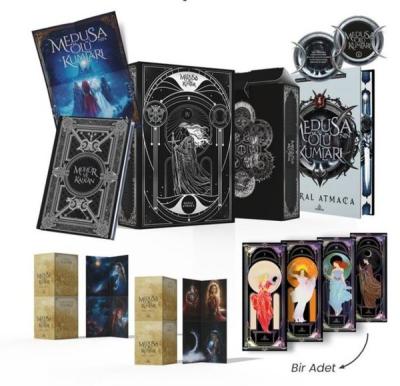Medusa'nın Ölü Kumları 4 - Hediyeli Tekli Kutu - Yan Boyamalı (Ciltli)